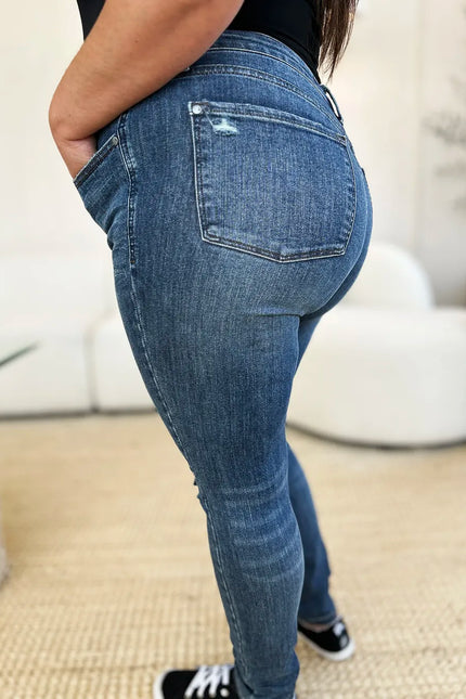 3ba6b87b-78e1-436d-82b0-c28a2484eb62-Max