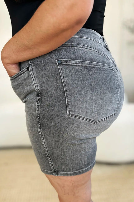 5045e731-a7eb-4de0-a7ed-ff82cfe95a95-Max