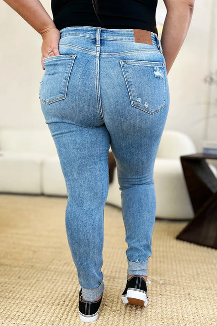 6bad1f23-81dc-47a6-a552-4410cc3ff018-Max