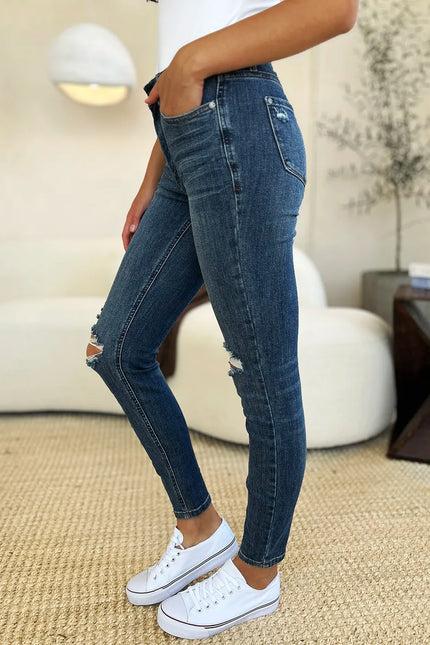 6e0d17ec-5b50-451c-8469-404a55d8f6cc-Max