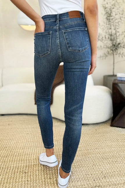 a6190abf-03cd-42d9-aec4-6b6dc67e21bf-Max