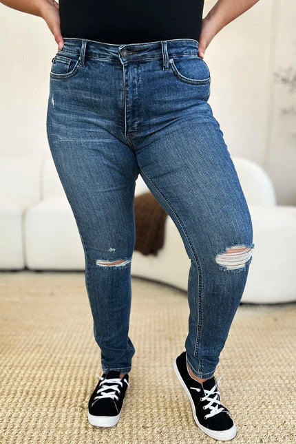 d172b9b3-fc85-49bc-ab1d-ebd47ad79567-Max